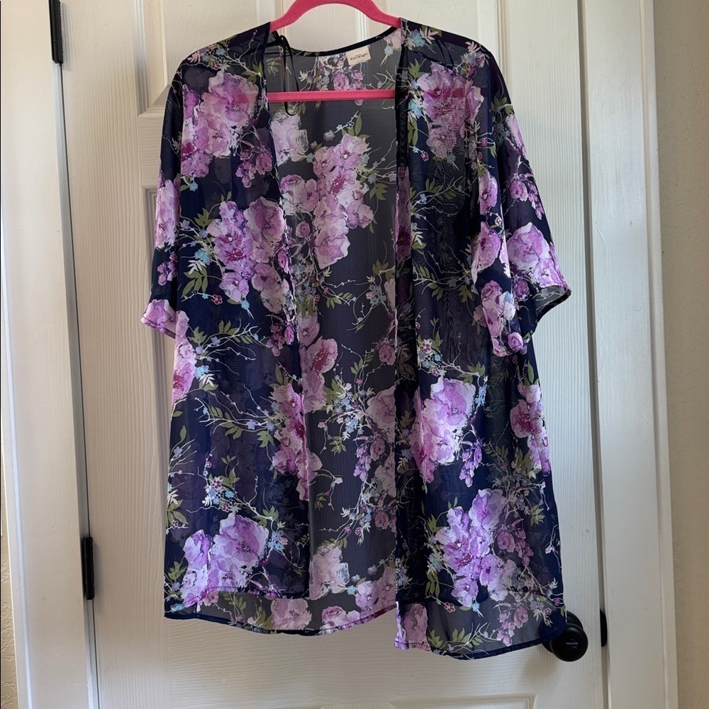 Kaleigh from Stitchfix Women's Open Lightweight Navy and Purple Floral Kimono